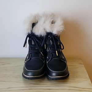 Sorel Women's Cozy Joan X Celebration Faux Fur Boot Size 9.